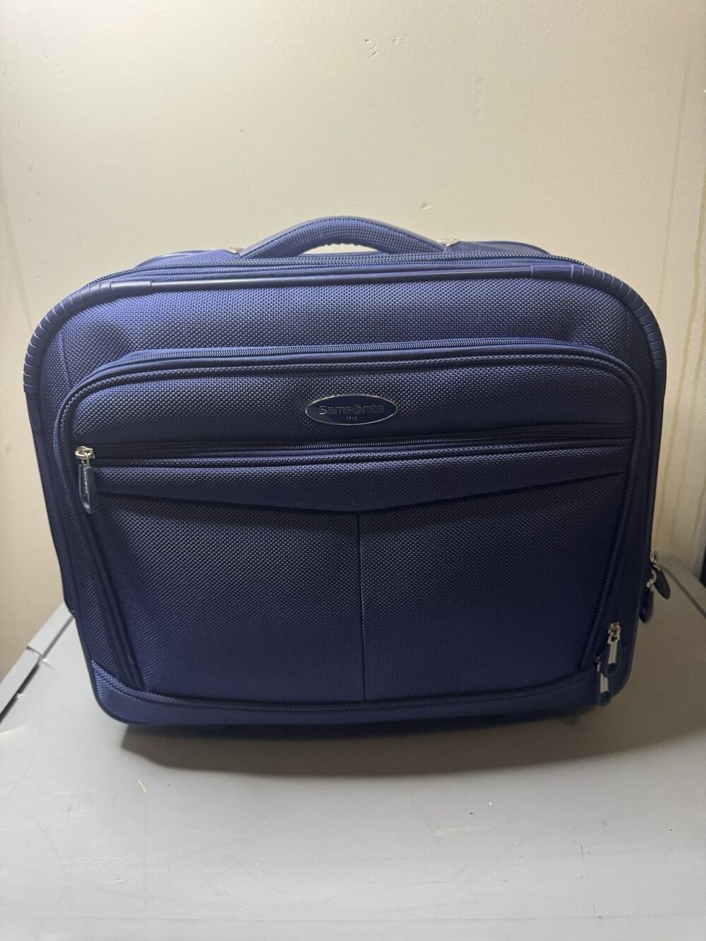 Samsonite 1910 Blue Carry On Rolling Garment Suitcase Expandable Barley Used!